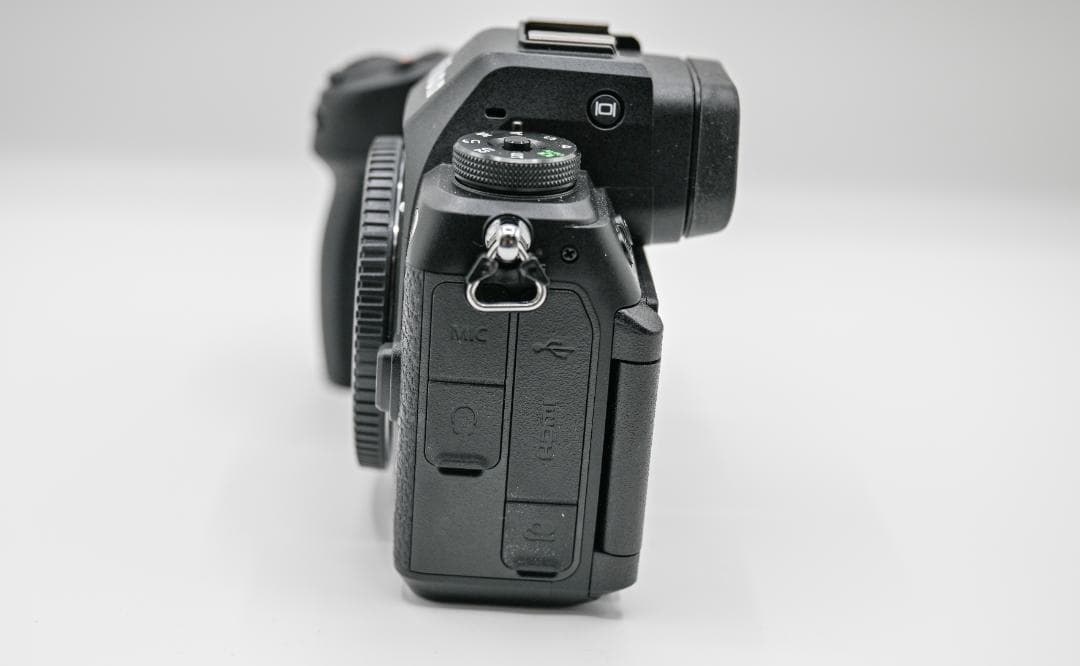 Nikon Z 6 III ミラーレス一眼カメラ