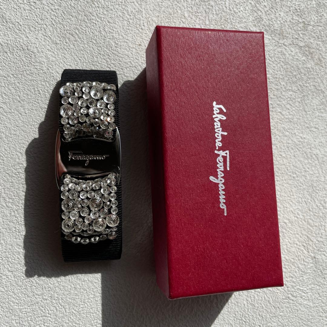 Ferragamo barretteフェラガモバレッタ ヴァララインストーン