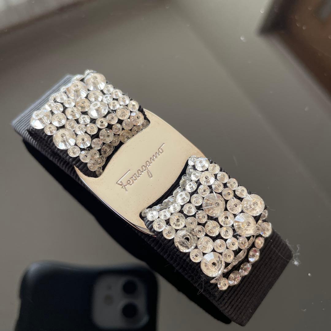 Ferragamo barretteフェラガモバレッタ ヴァララインストーン