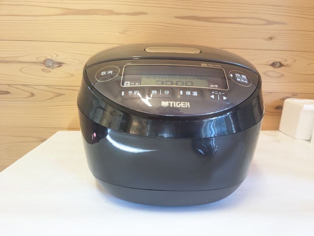 【未使用】タイガー　TIGER 炊飯器 5.5合 ブラウン JPK-B100T