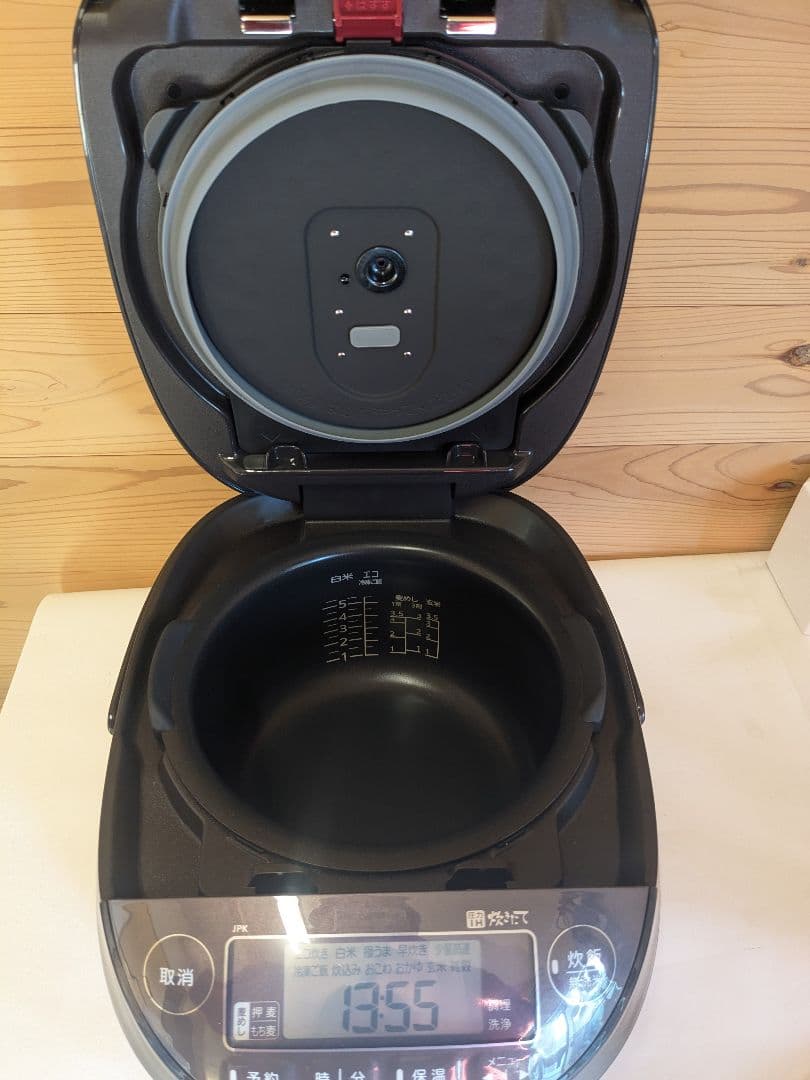 【未使用】タイガー　TIGER 炊飯器 5.5合 ブラウン JPK-B100T