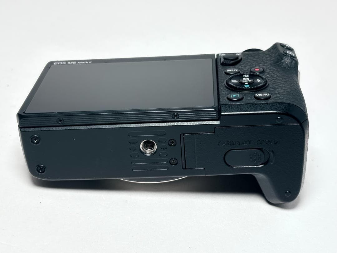 元箱付き 新品級 キヤノン EOS M6 Mark II ボディ ブラック