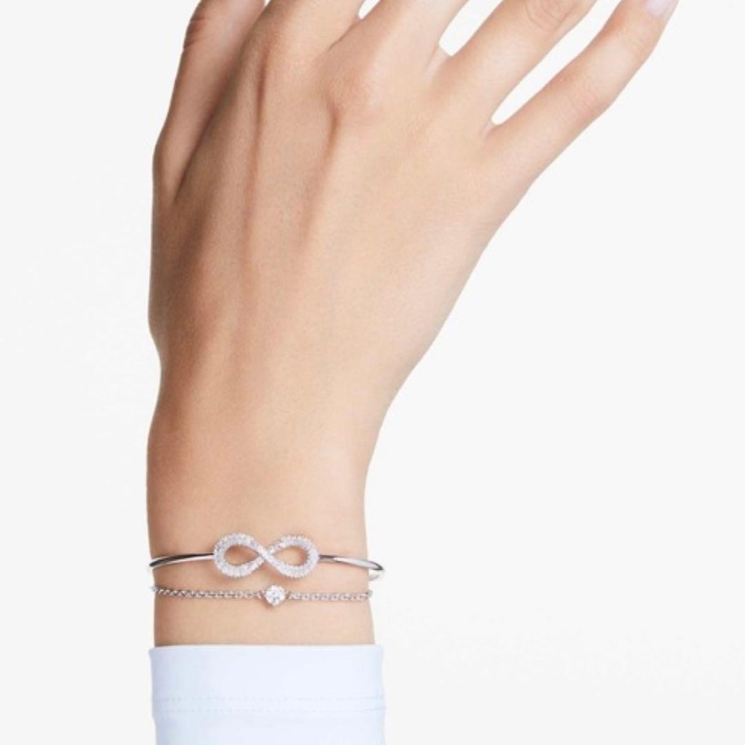 [かな]SWAROVSKI Hyperbola バングル　インフィニティ