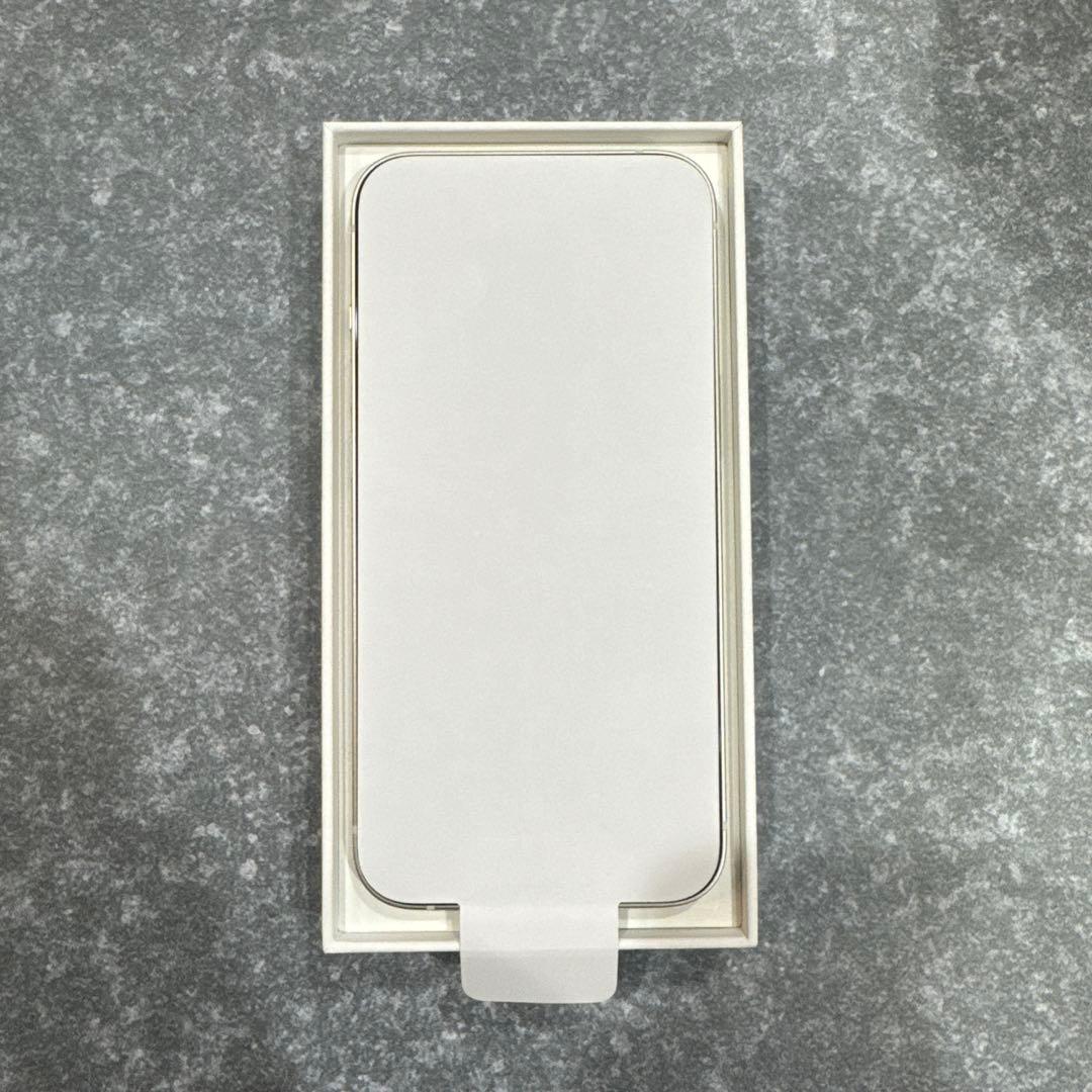 【未使用・美品】iPhone13 スターライト128GB