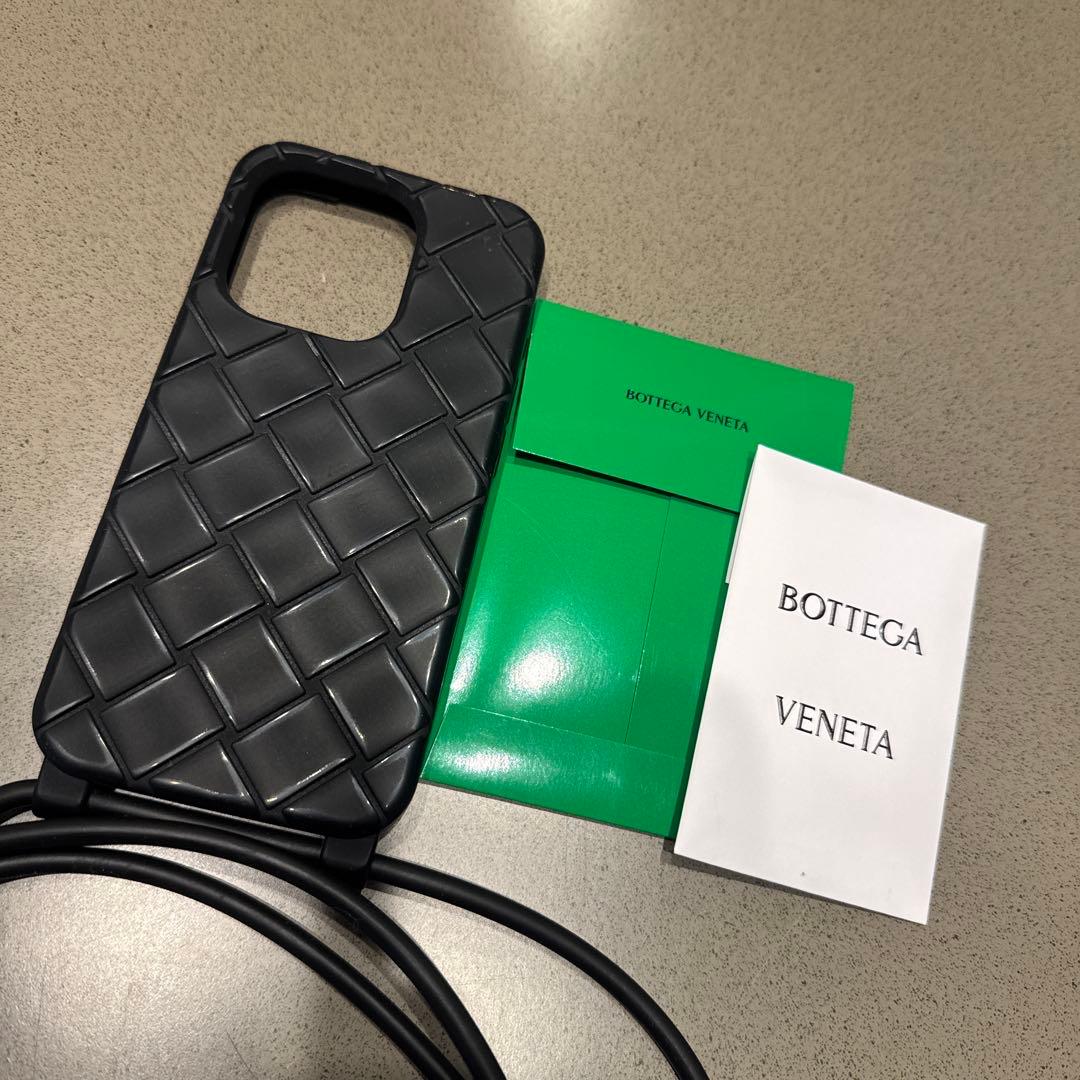 Bottega Veneta ブラックiPhoneケース 15pro