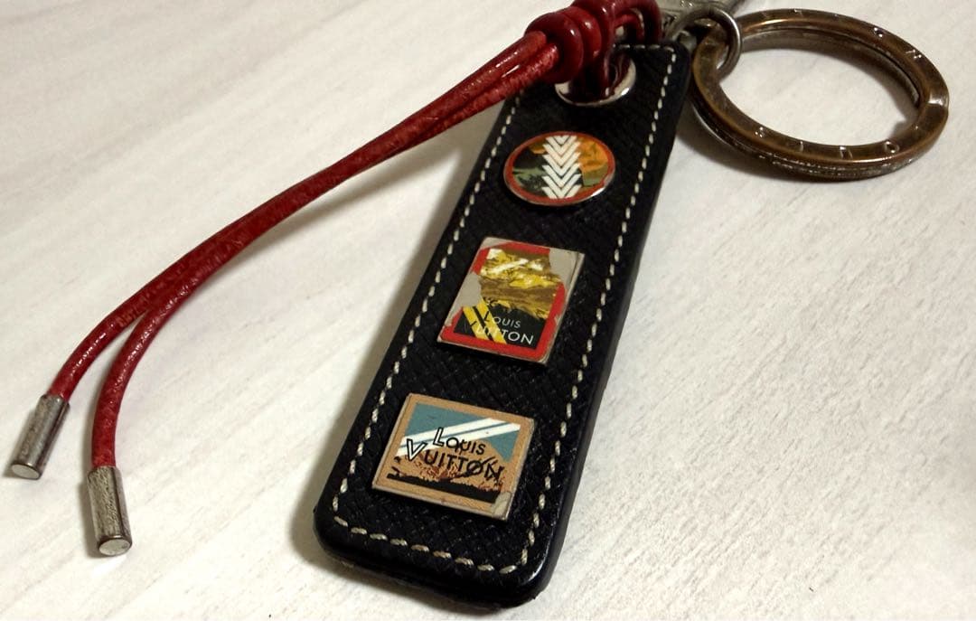 LOUIS VUITTON ☆ ブラック レザー キーリング