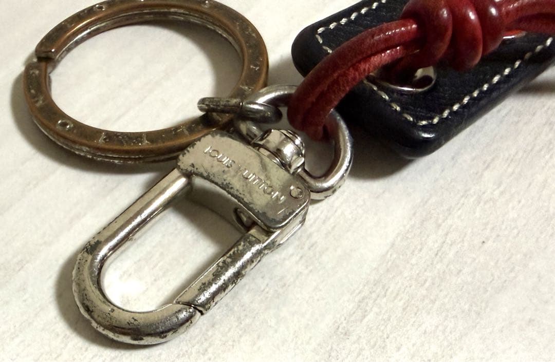 LOUIS VUITTON ☆ ブラック レザー キーリング