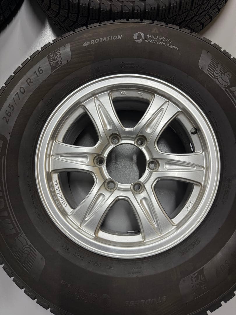 265/70R16 スタッドレスタイヤ　PCD139.7/6H.26