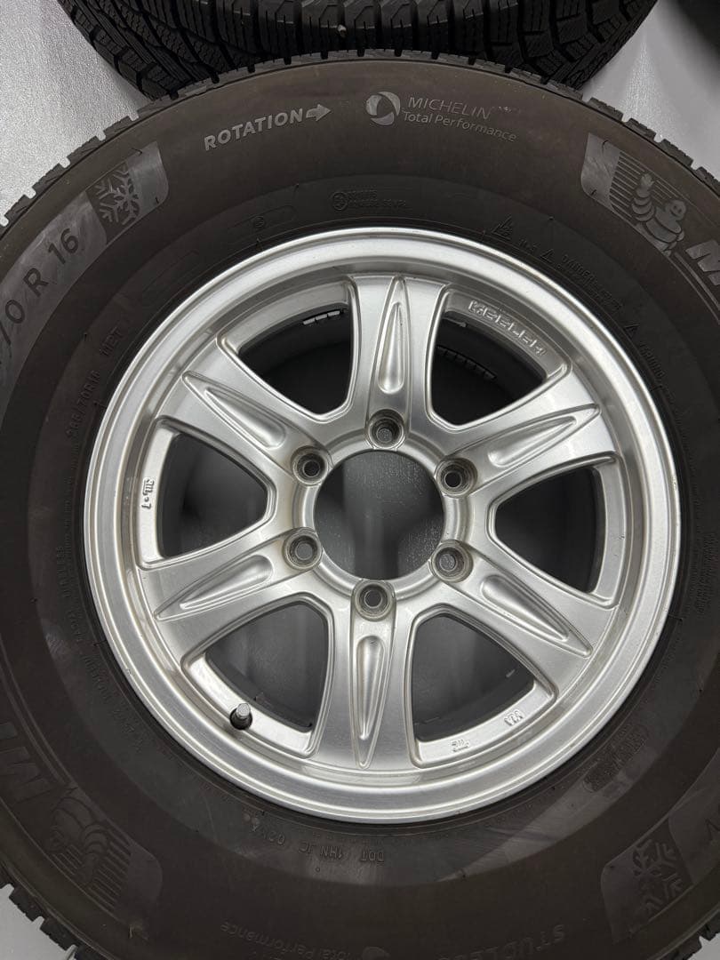 265/70R16 スタッドレスタイヤ　PCD139.7/6H.26