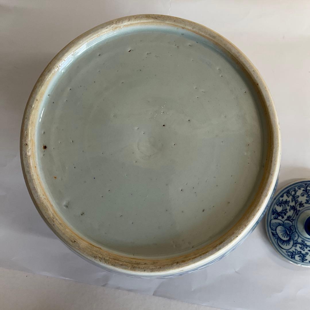 中国　染付草花文蓋付壺　明末清初期(17世紀)頃