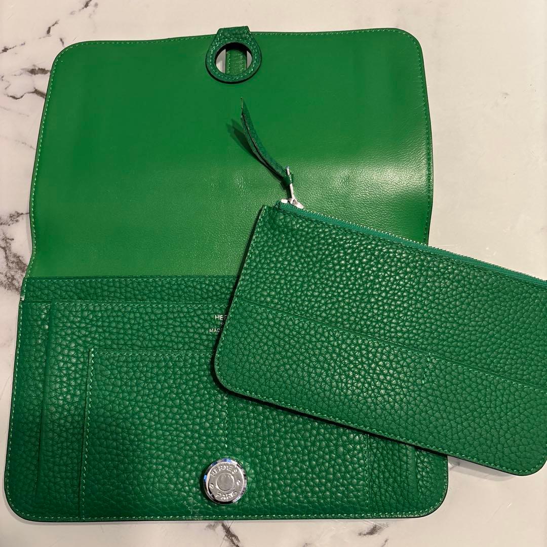 値下げ☆グリーンレザー長財布 小型ポーチ付き