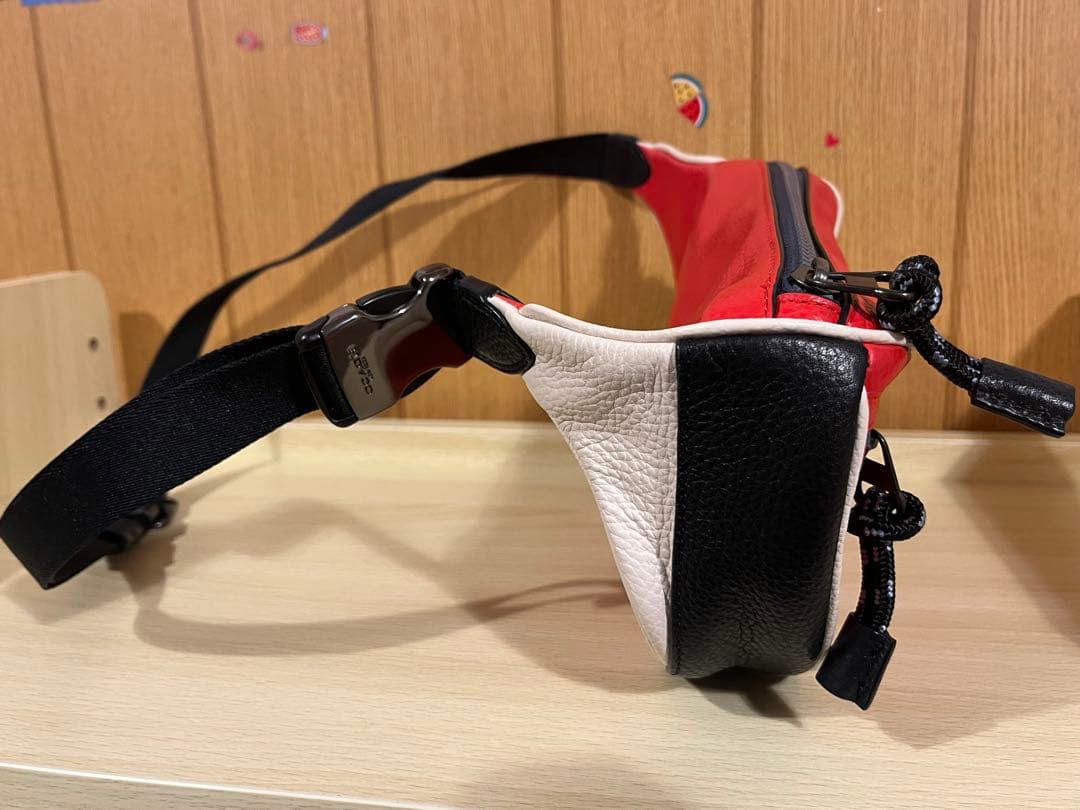 COACH(コーチ) レッド ディズニー レザー ボディーバッグ 正規品限定品