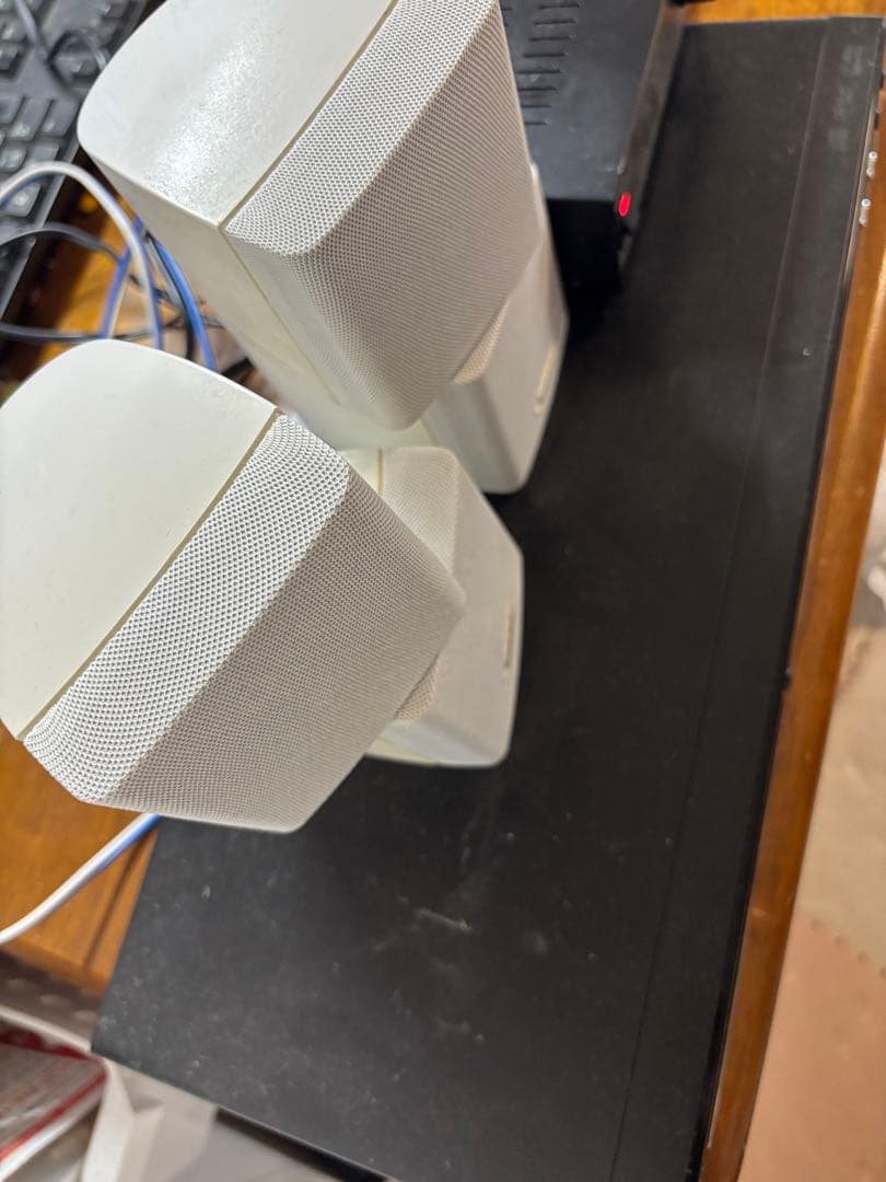 BOSEダブルキューブ型サラウンドスピーカー5個セット白　天釣り金物のつき