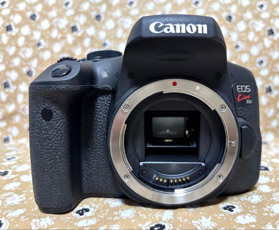 Canon EOS Kiss X8i (W)﻿ダブルレンズセット 一眼レフカメラ