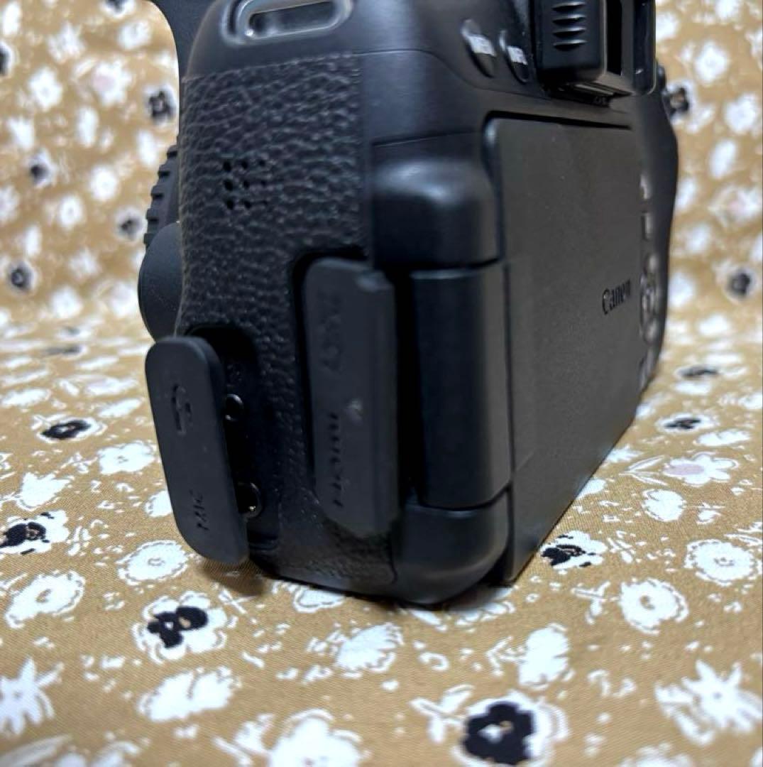 Canon EOS Kiss X8i (W)﻿ダブルレンズセット 一眼レフカメラ