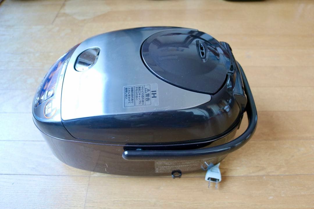 ☆美品！ 2022年製！ 象印 炊飯器 NW-VH10 5.5合 IH炊飯ジャー