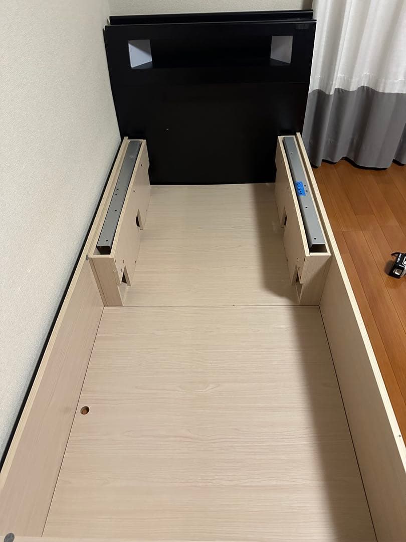 油圧式、収納機能付きのシングルベッド