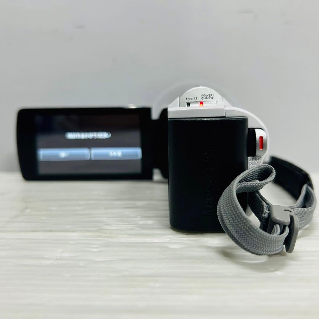 ★極美品★ JVC ビデオカメラ GZ-HM33-w