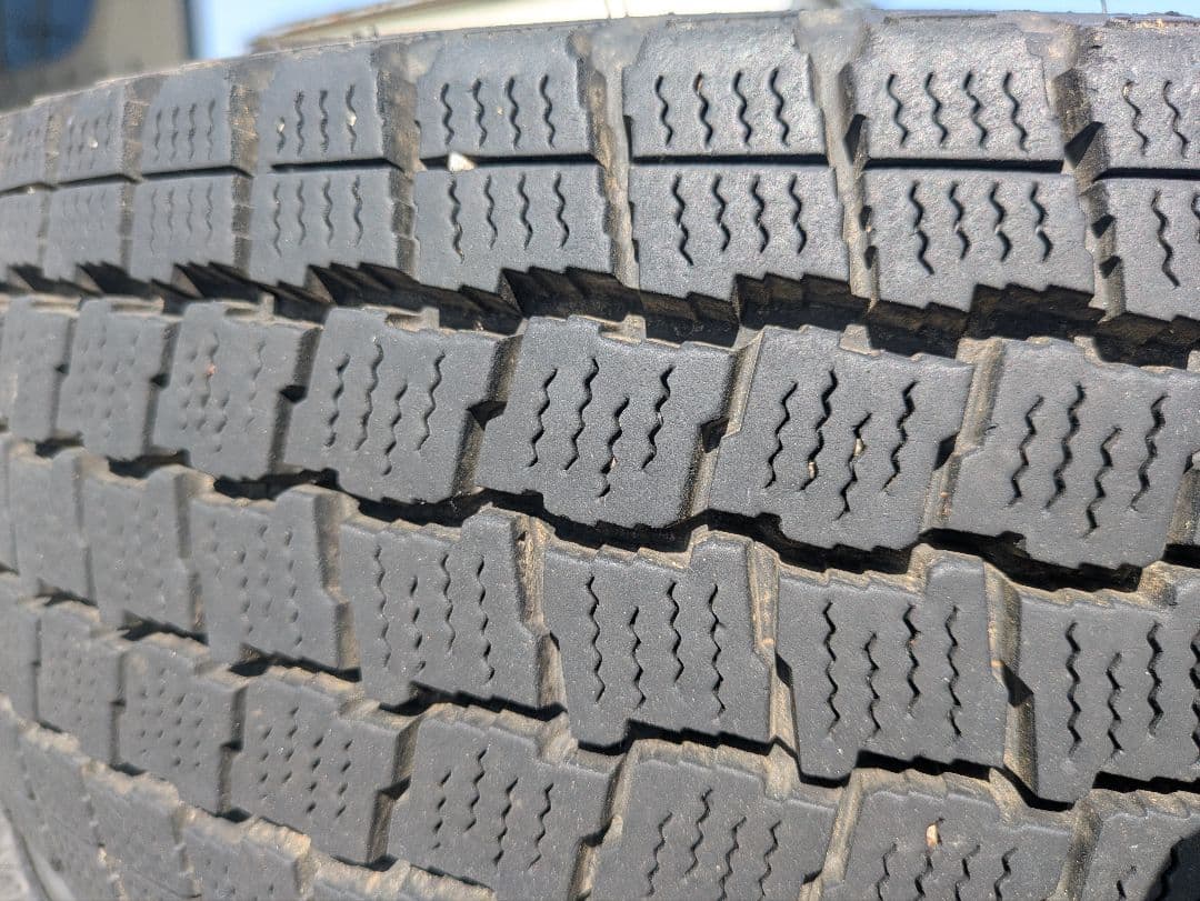 にょろろん②195/80R15インチ　スタッドレスタイヤ:４本分おまとめ