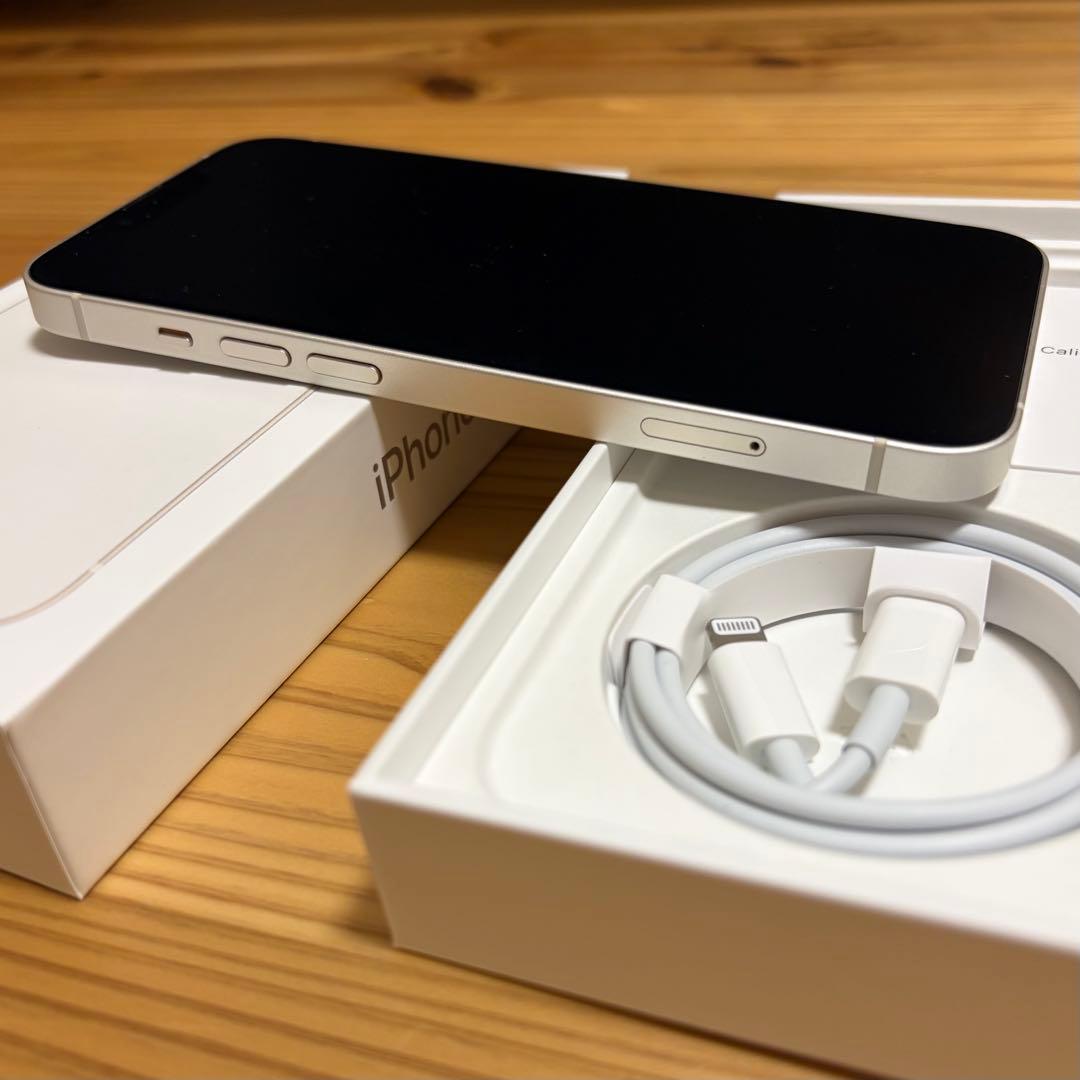 iPhone13 128GB白 SIMフリー ★超メルカリ値下中 ケーブル6本付