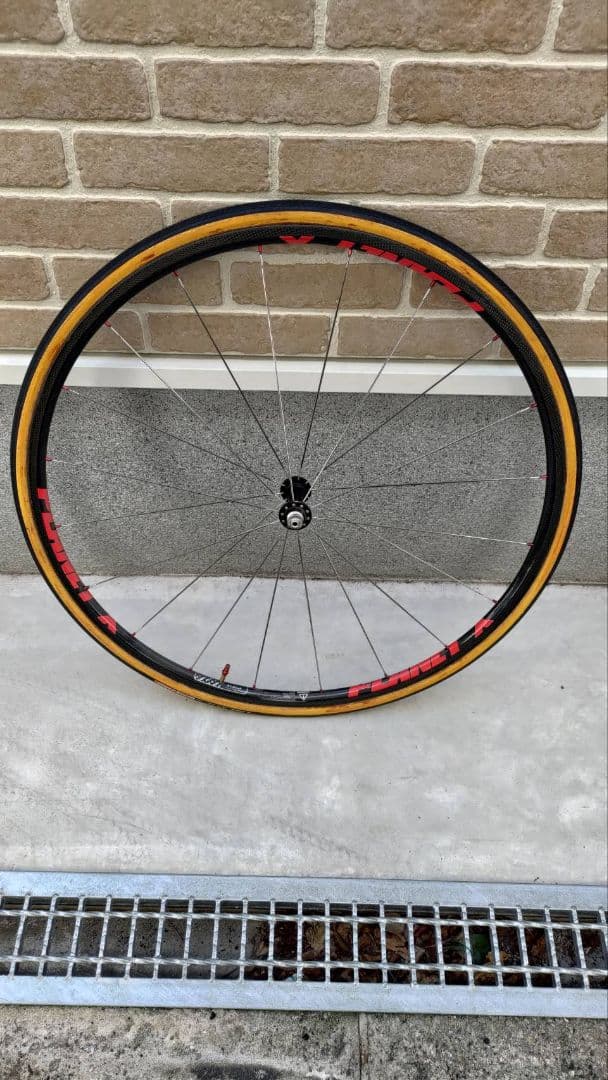 カーボンホイール　フロント20mm リア85mm