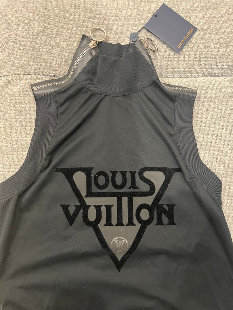 Louis Vuitton ブラック ノースリーブ ジッパーデザイン　トップス