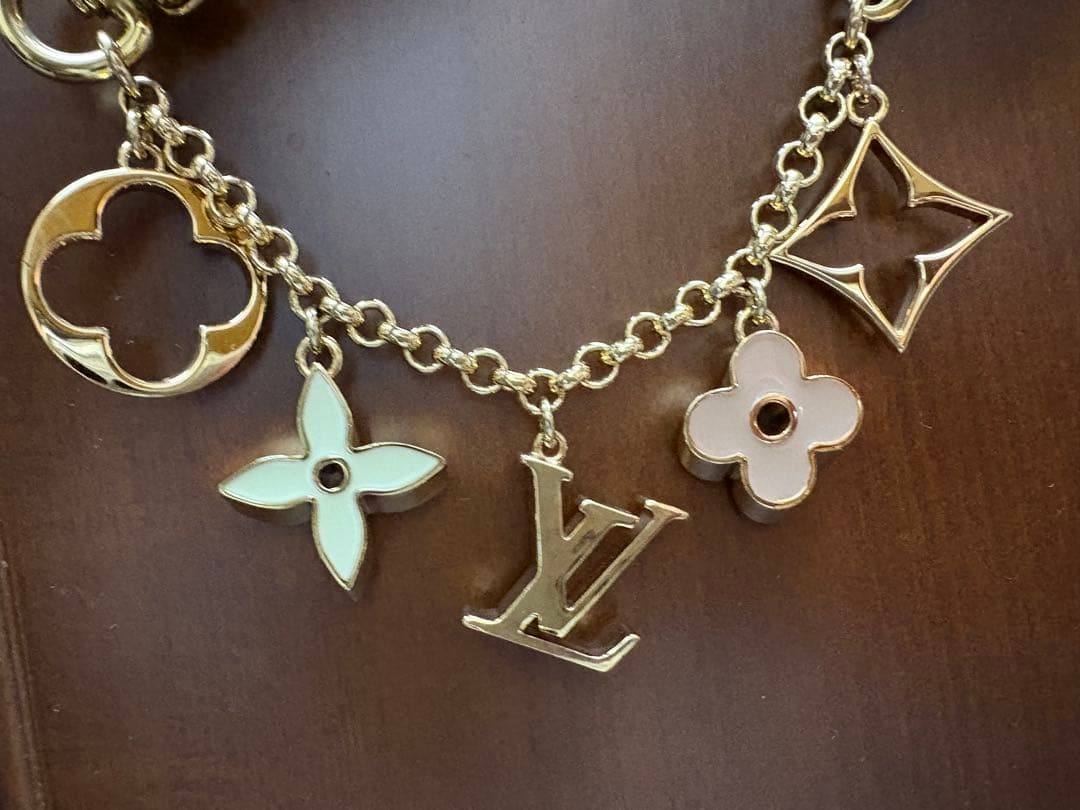 ルイ ヴィトン バッグチャーム チェーンフルールドゥ