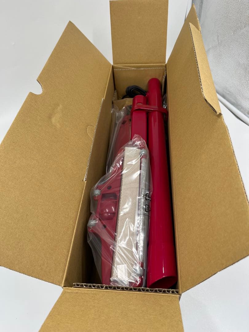 マキタ(Makita) 充電式クリーナ（レッド） 充電器付 CL116DWR