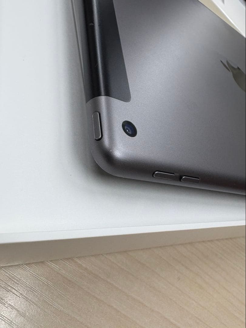 iPad 第9世代 256GB スペースグレイ MK4E3J／ドコモ解除SIM