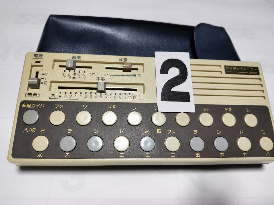 水光社製の詩吟練習用ハンディートレーナー「ST-40」です。