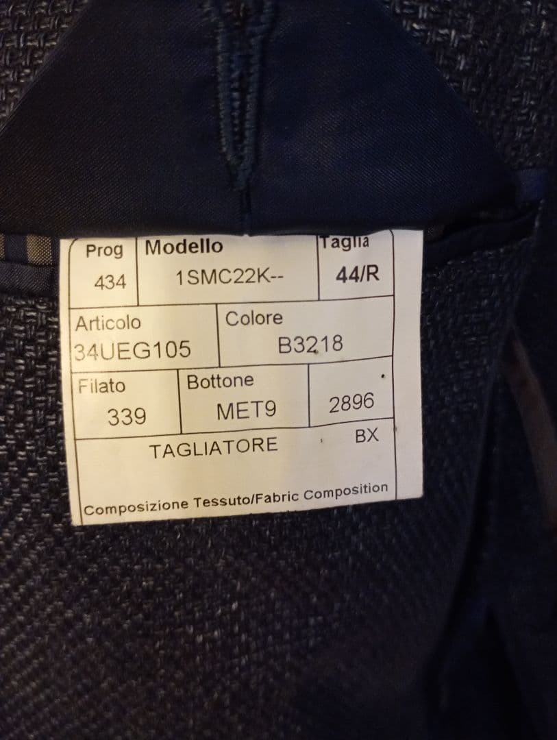 【1/10まで最終値下げ】TAGLIATORE ネイビー テーラードジャケット