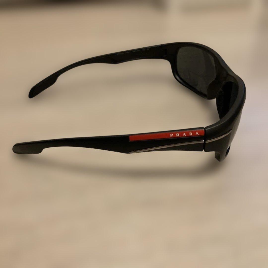 PRADAブラックサングラス