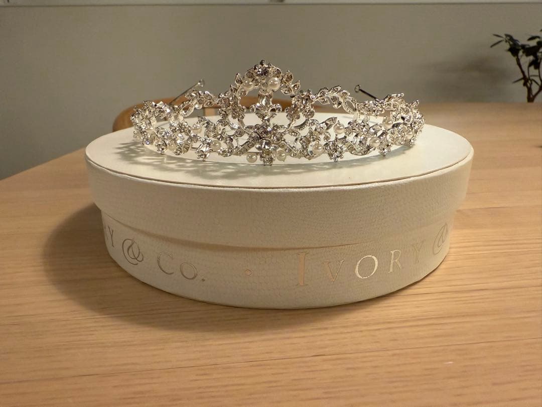 Ivory & Co. Charlotte ティアラ　結婚式　新婦