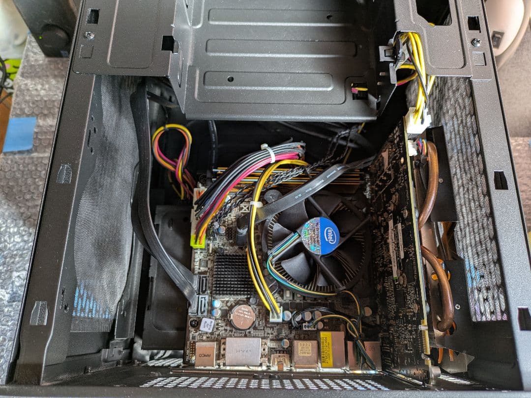 №120、キューブ型PC、Win11、i5、GTX660、M16G、SSD