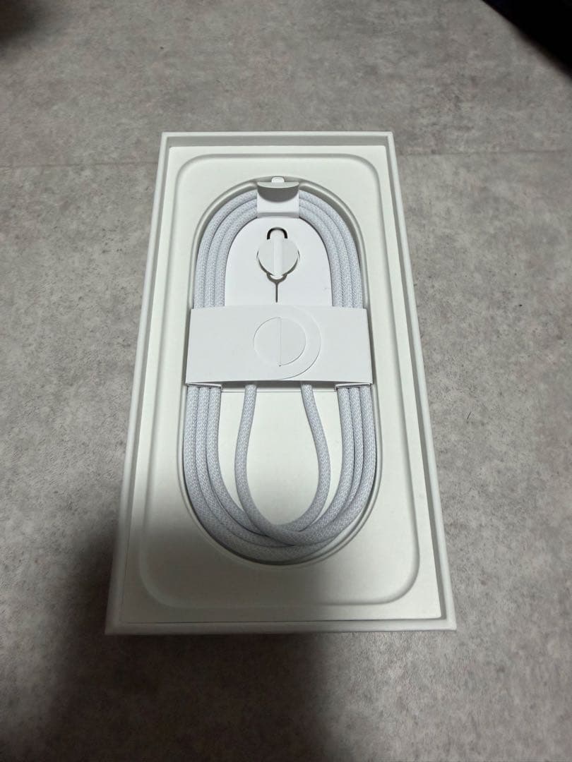 iPhone 16e 本体 ブラック 128GB