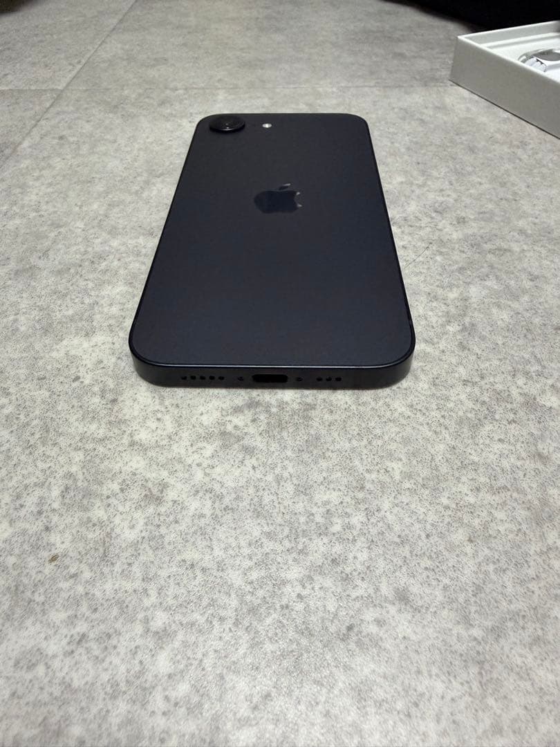 iPhone 16e 本体 ブラック 128GB