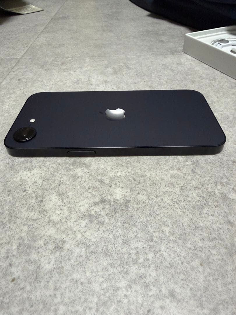 iPhone 16e 本体 ブラック 128GB