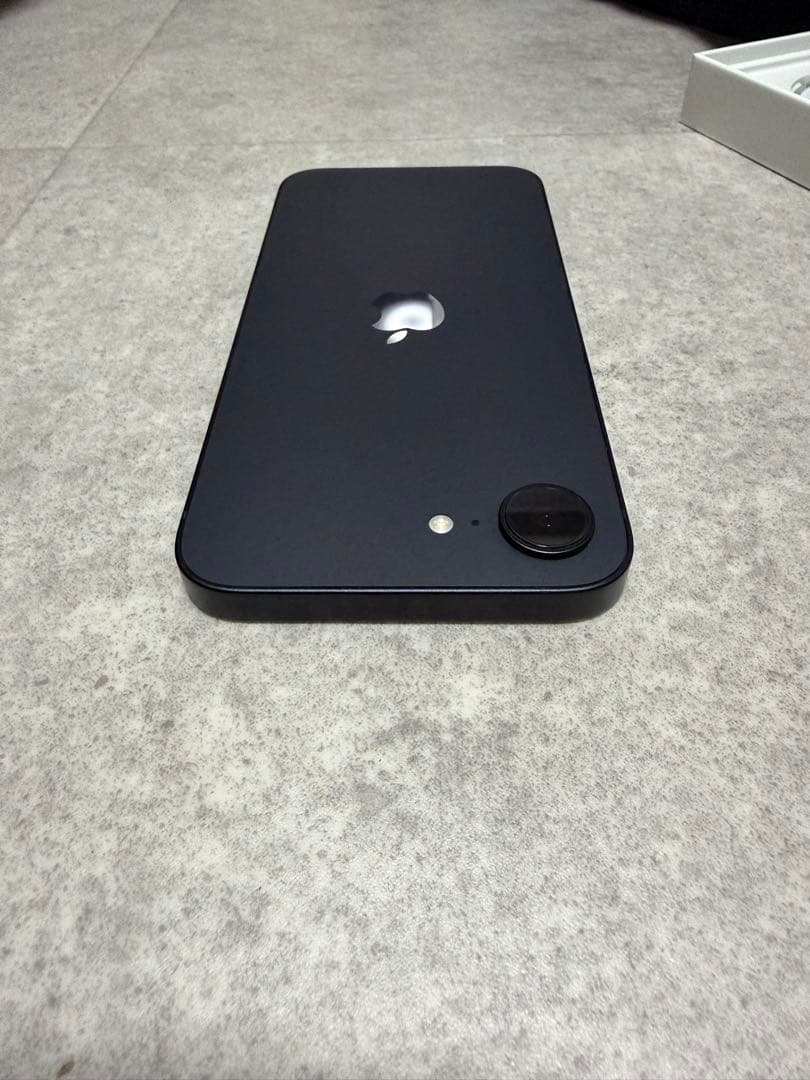 iPhone 16e 本体 ブラック 128GB