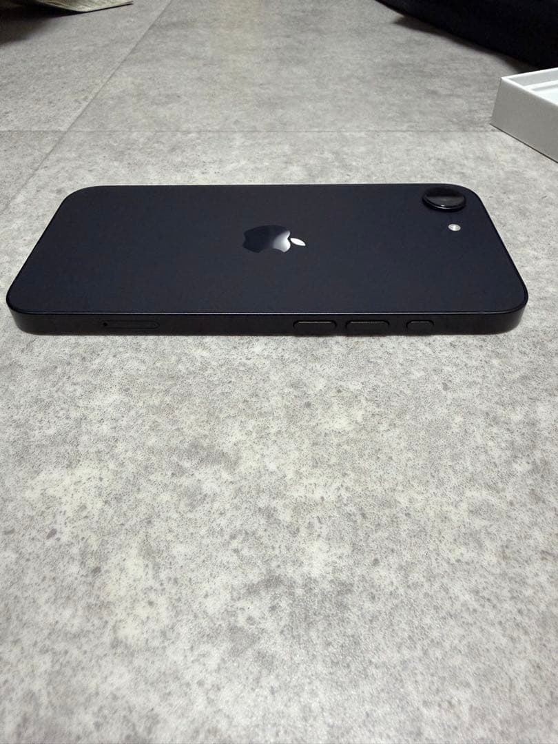 iPhone 16e 本体 ブラック 128GB