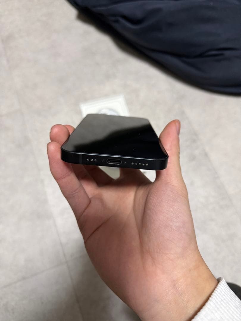 iPhone 16e 本体 ブラック 128GB