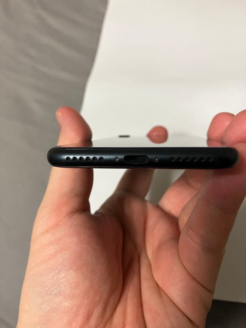 美品Apple iPhone SE3 ブラック バッテリー100% SIMフリー