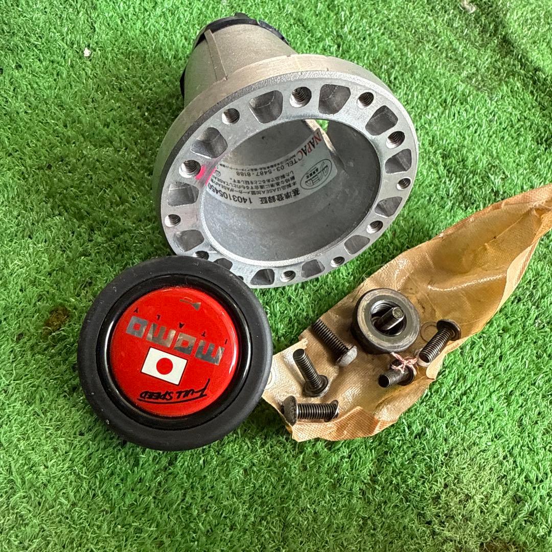 MOMO ステアリングホイール ハブ付き