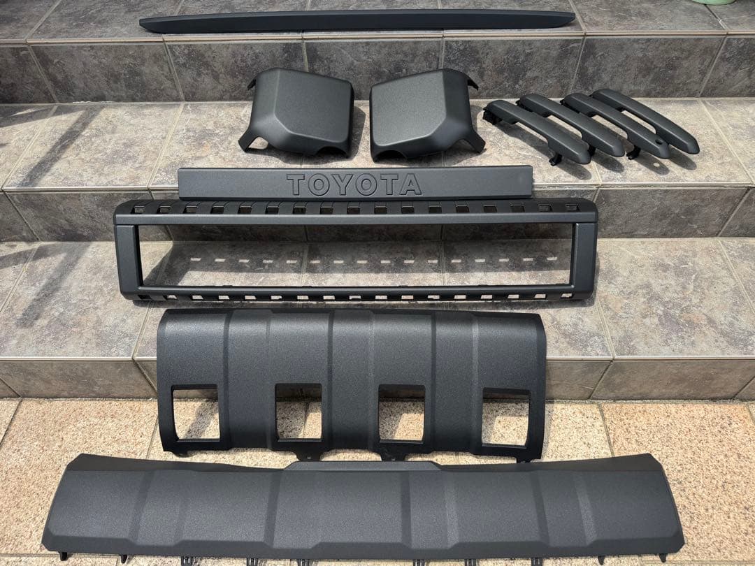 ①ランドクルーザー　250 グリル　ラプターライナー塗装フルセット