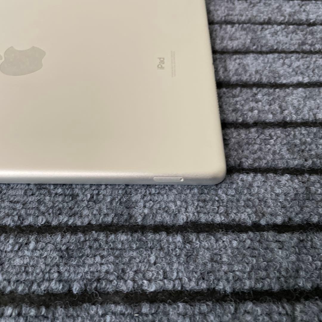 91 iPad 8世代 32GB SIMフリー シルバー