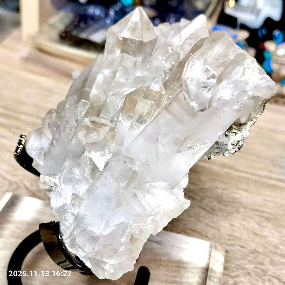 最高品質 ブラジル コリント産 水晶クラスター 159g 虹多数 グラデーション