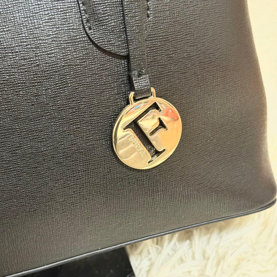 【極美品】FURLA　フルラ　ハンドバッグ　テッサ　ブラック　サフィアーノ