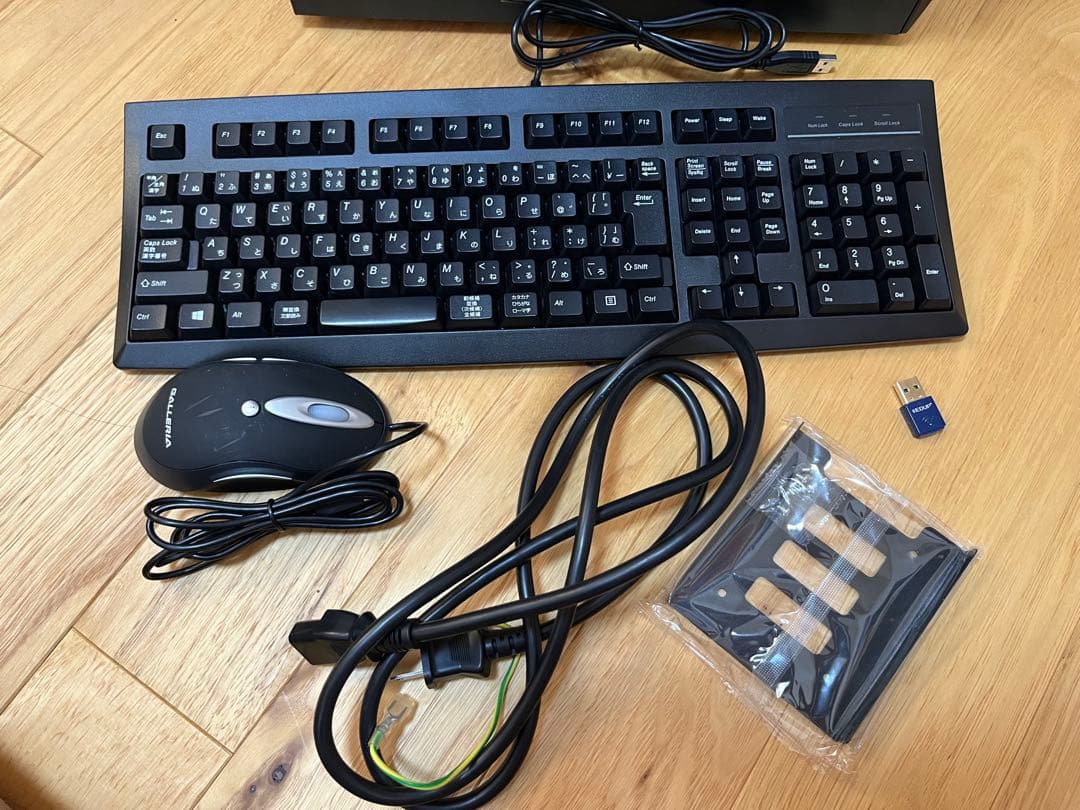 デスクトップパソコン　マウス　キーボード一式
