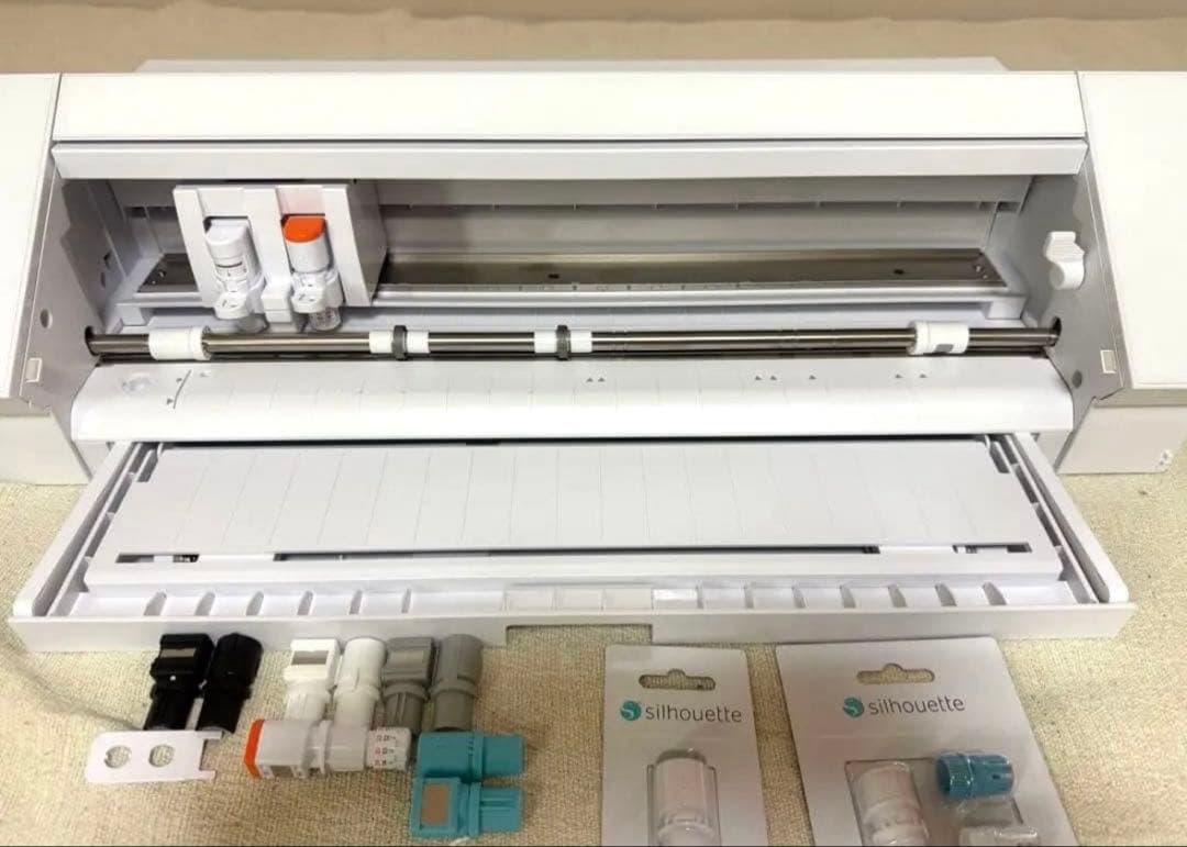 Silhouette Cameo 4 PLUS(カッティングマシン)