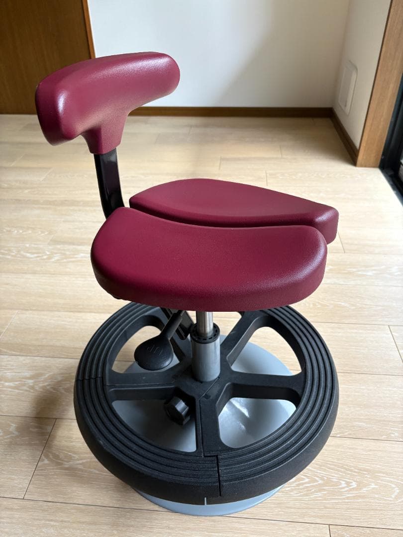 【美品】アーユル・チェアー　ルナ / レッド　足置きリング付き