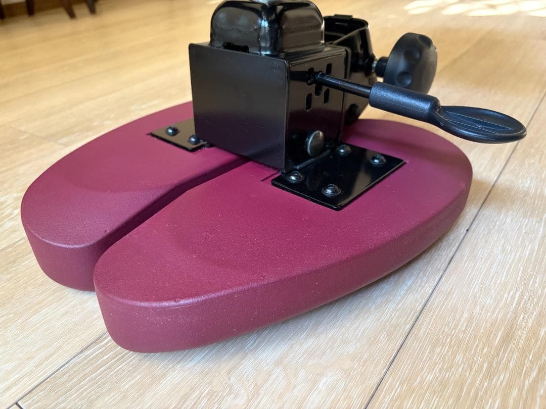 【美品】アーユル・チェアー　ルナ / レッド　足置きリング付き